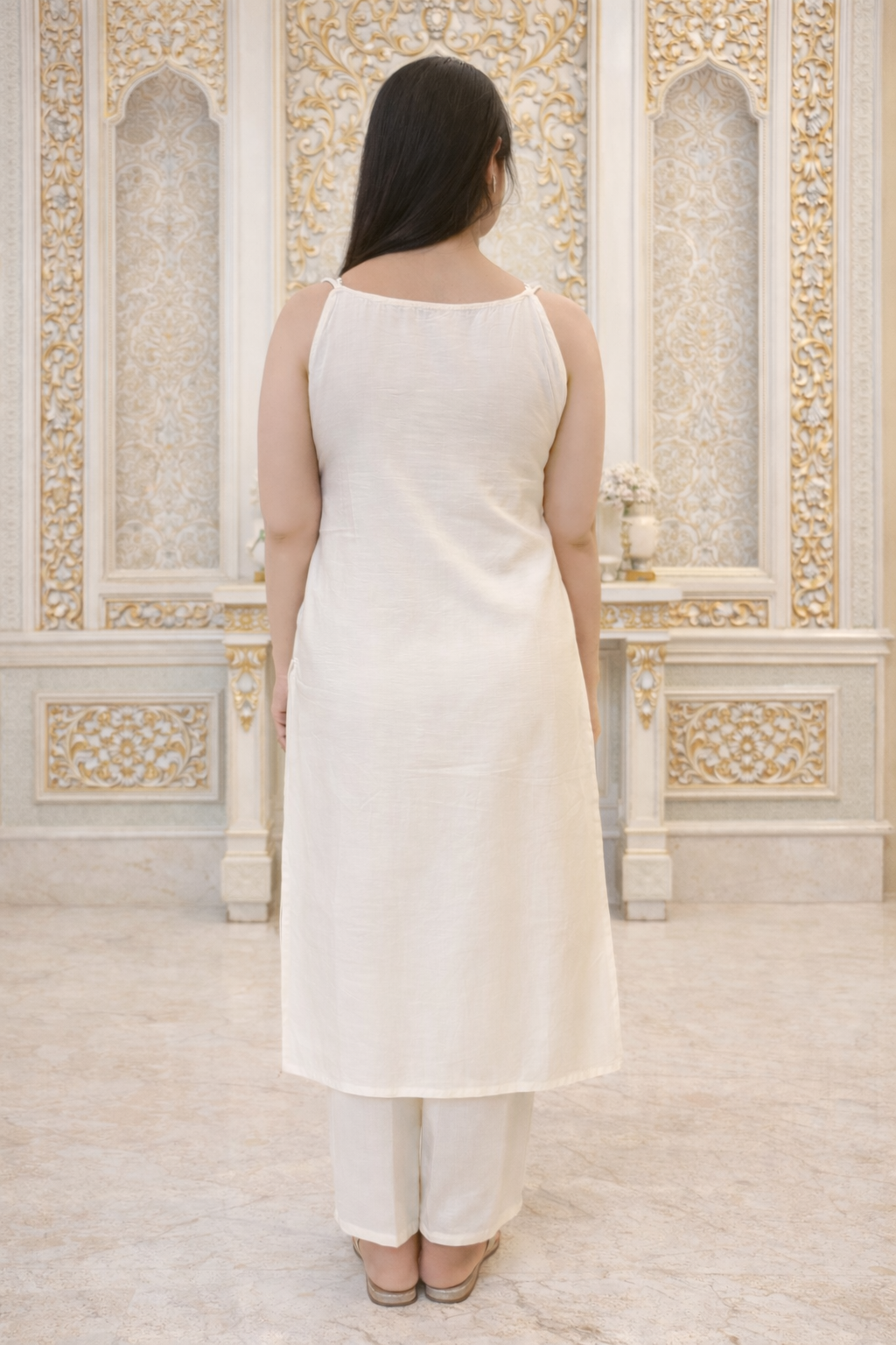 Sleeveless Off-white suit